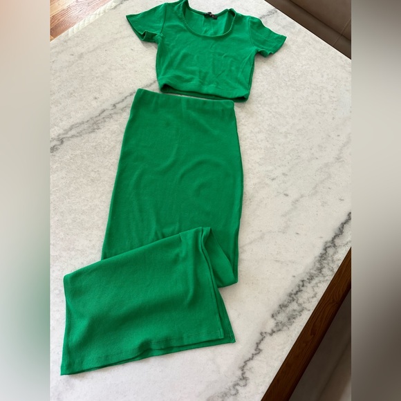 Miss Mosa Green Knit two-piece long skirt and top set! New no tags! Size small! - Picture 2 of 5